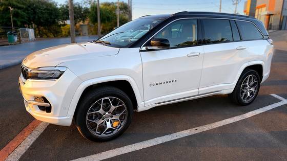 JEEP COMMANDER 2.0 TD380 TURBO DIESEL OVERLAND AT9 JEEP COMMANDER 2.0 TD380 TURBO DIESEL OVERLAND AT9